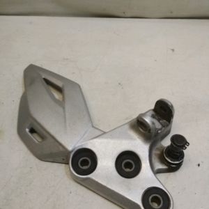 Suzuki - GSR 750 - 2016 - Platine repose pied