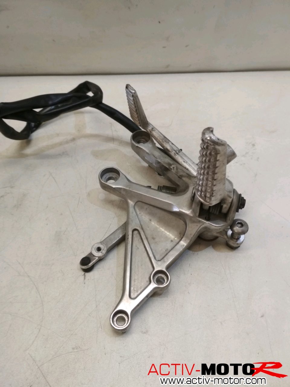 Honda - CBR1000 RR - 2004 - Platine repose pied