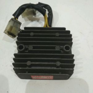Honda - VF750 F - VF750F - 1985 - Régulateur de tension