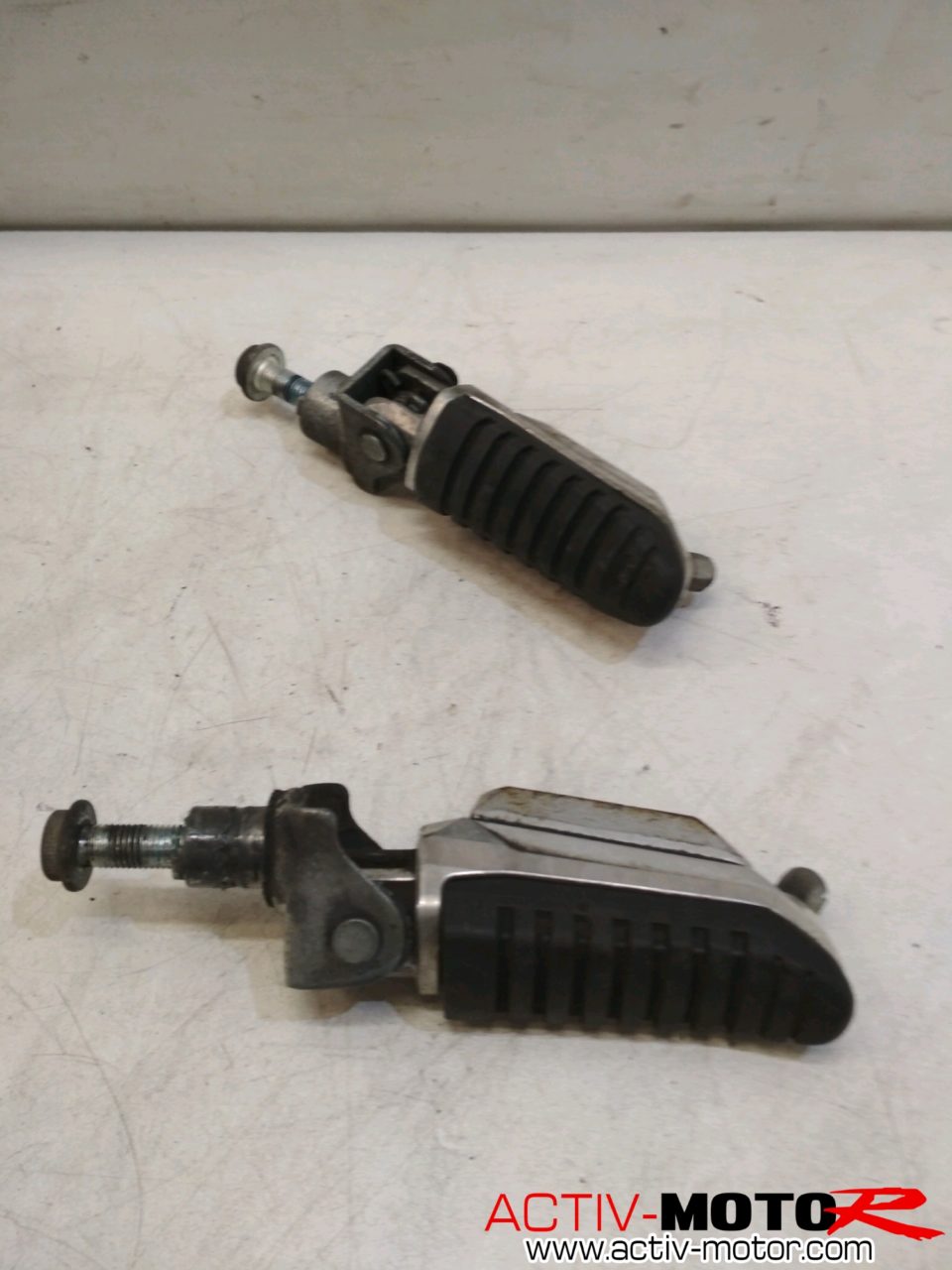 Suzuki - BANDIT GSF650N - 2007 - Platine repose pied